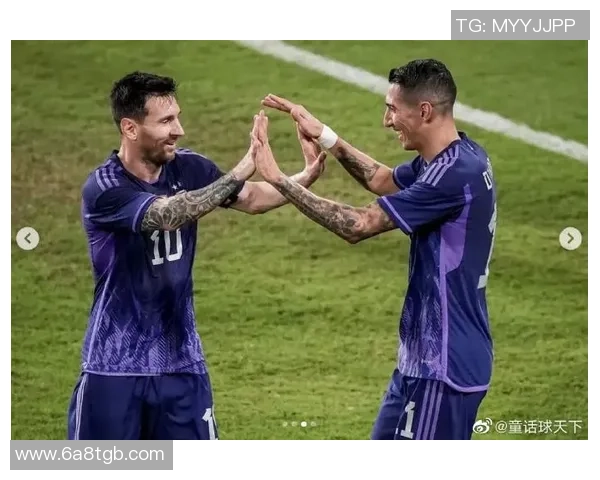 梅西与足球明星们的精彩合照展现球场友谊与激情的瞬间